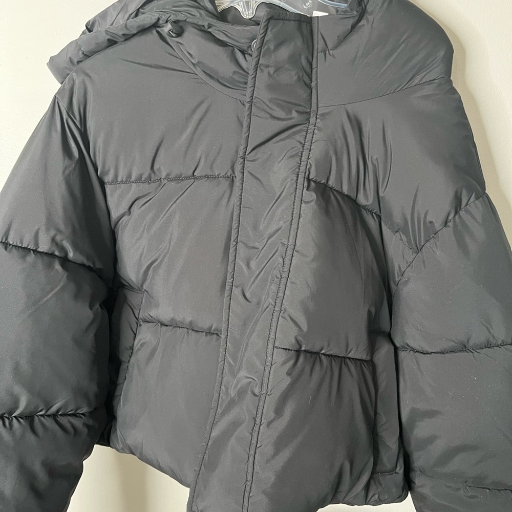 Fabletics Black Cropped Puffer Jacket with Hood size medium - Picture 5 of 7